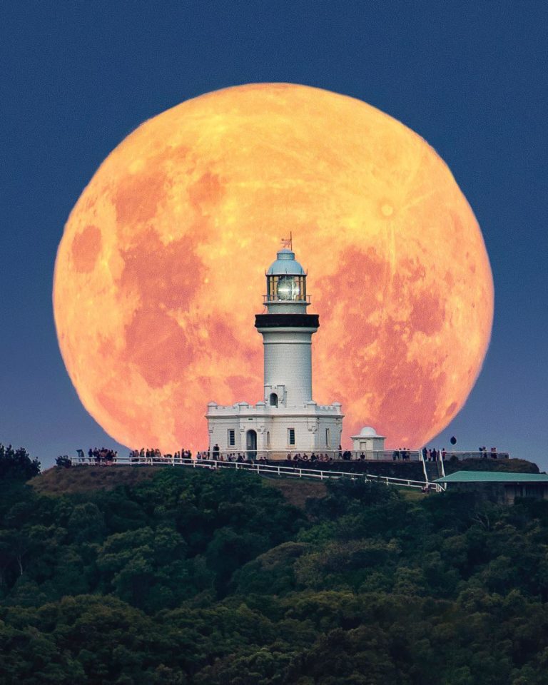 SUPERMOON AROUND THE WORLD IN PICTURES