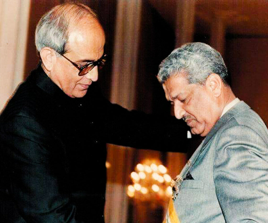 President Leghari presenting a civil award to Dr. Abdul Qadeer Khan