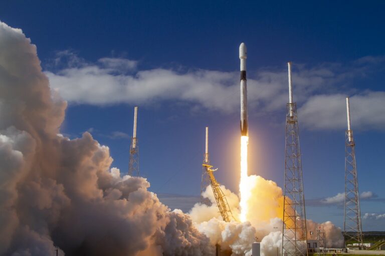 SpaceX launches 60 Starlink satellites
