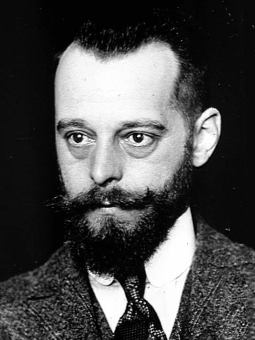 Felix d'Herelle developed bacteriophage therapy